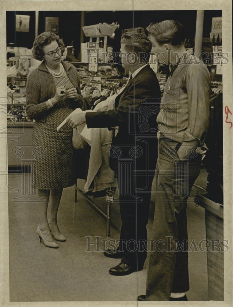 1966 Carl Wilder and Eleanor Polskie questioning the stock boy. - Historic Images