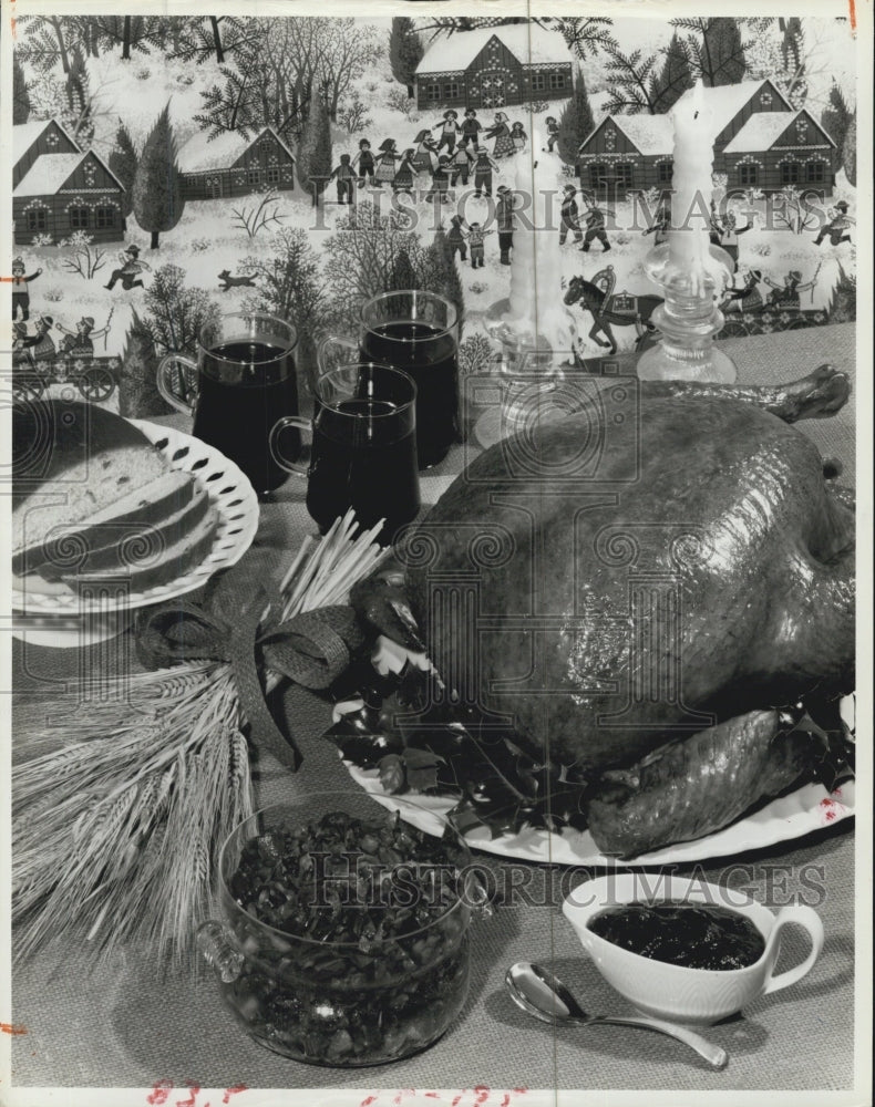 1984 Press Photo Celebrate the holidays with a golden brown roast turkey by the - Historic Images