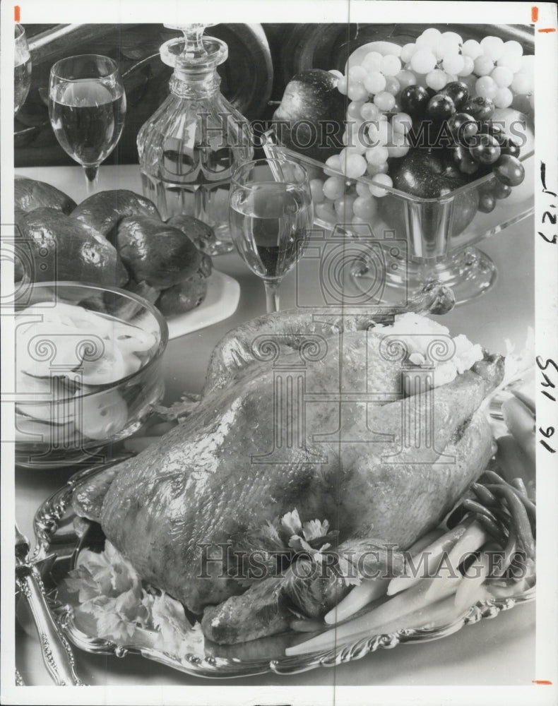 1979 Press Photo Roast Capon with Fruity Rice dressing by National Capon Council - Historic Images