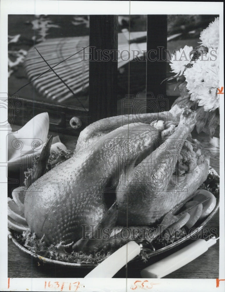 Press Photo Capon roasted served with orange stuffing and orange slices - Historic Images