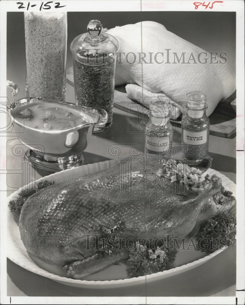 1982 Press Photo Roast Duckling Dish Display Rosemary Thyme Spices - Historic Images