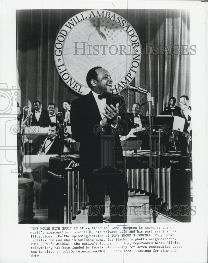 Press Photo Lionel Hampton, one of the world&#39;s greatest Jazz musicians, is on - Historic Images