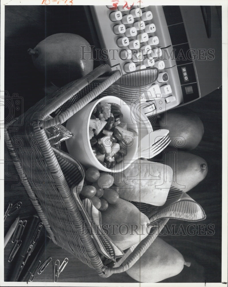 1981 Press Photo Salad Made Of Pears And Beans Served In Basket For Lunch - Historic Images