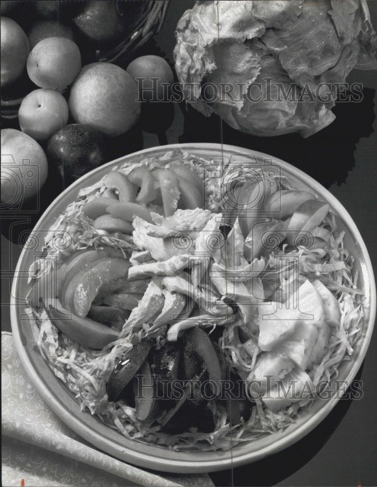 1986 Press Photo Summer Fruit Salad Shredded Chicken Gingered Vinaigrette Dish - Historic Images