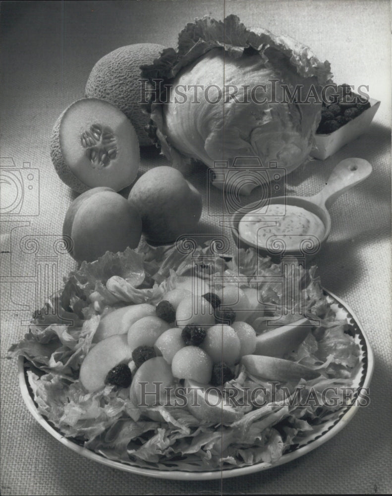 1981 Press Photo Summer Salad With Fruits Dish - Historic Images
