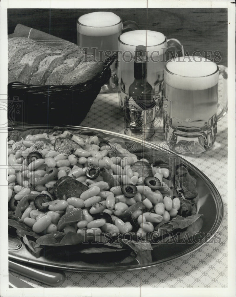1985 Press Photo Hearty Bean Sausage Salad - Historic Images
