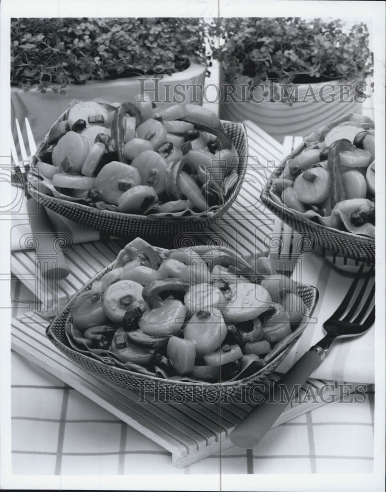 1985 Press Photo Carrot Coin Salad featuring a tangy,sweet-sour flavor - Historic Images