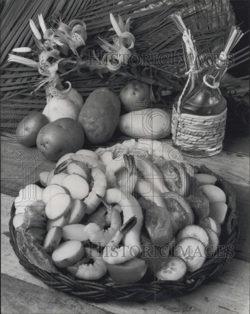 1984 Press Photo Hawaiian Party Potato Salad Dish - Historic Images