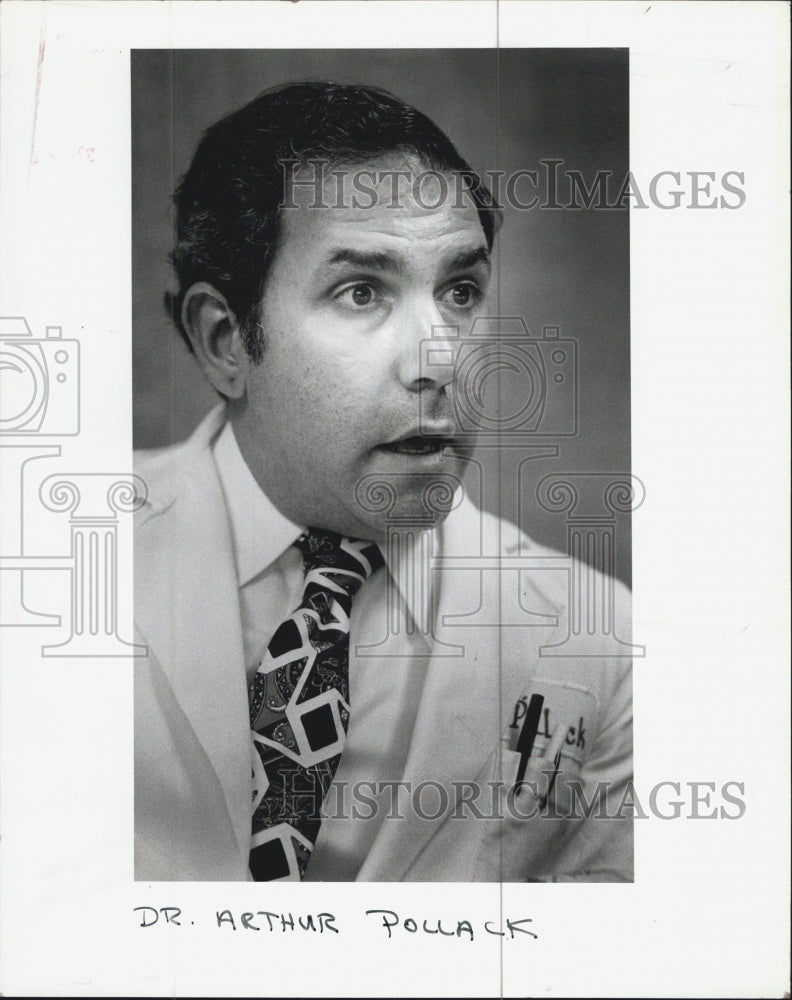 1984 Press Photo Doctor Arthur Pollack Speaking Candid - Historic Images