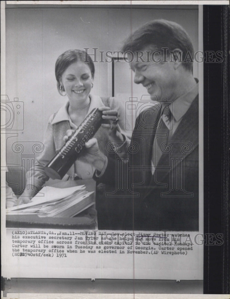 1971 Governor Elect Jimmy Carter Moving Offices Secretary Jan Tyler - Historic Images