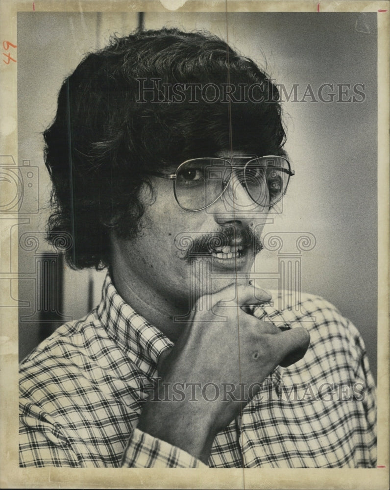 1975 Press Photo St Petersburg Teacher Bruce Carter Interview Candid - Historic Images