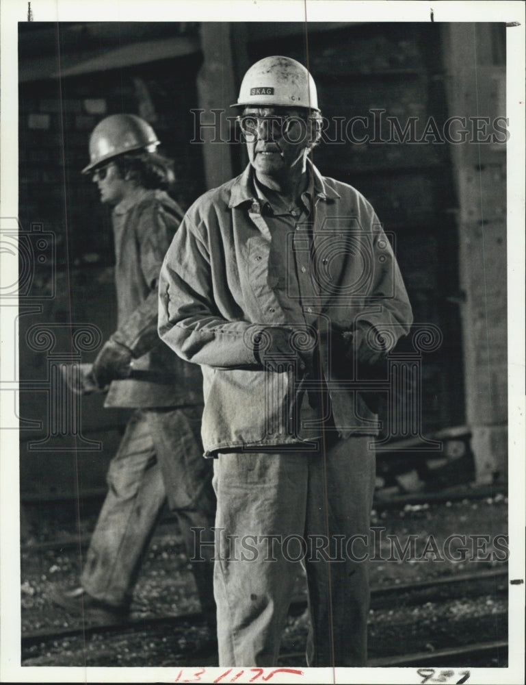 1979 Press Photo Skag Series Actor Karl Malden As Steelworker Scene - Historic Images