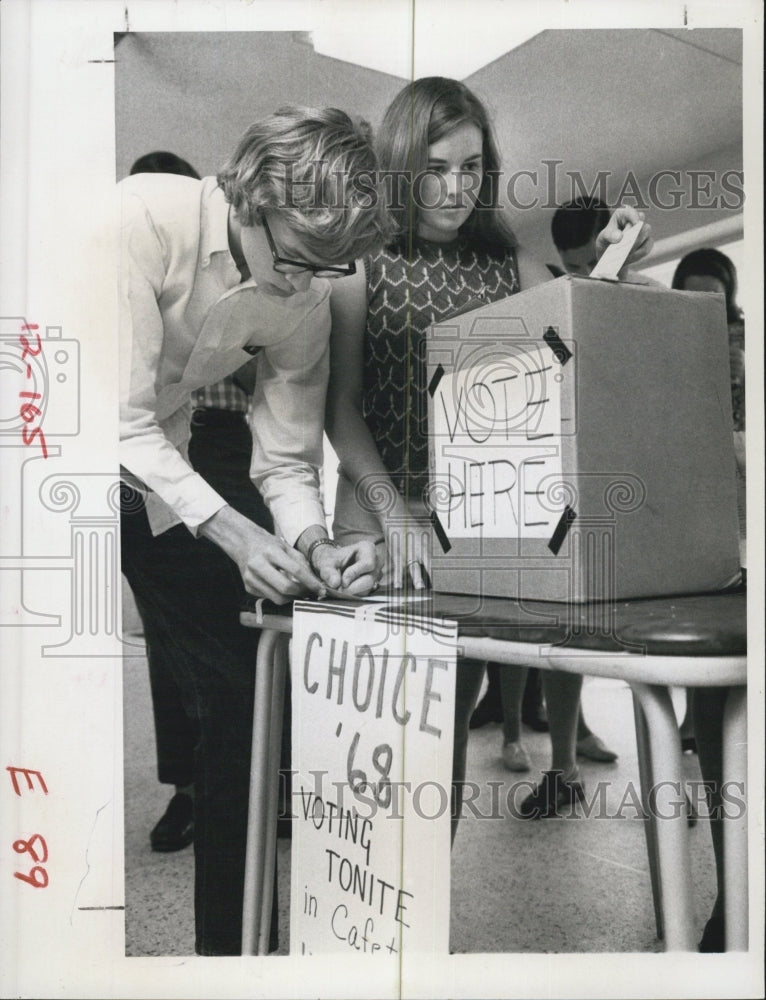 1968 Press Photo College Elections not Electoral in other words they don&#39;t count - Historic Images