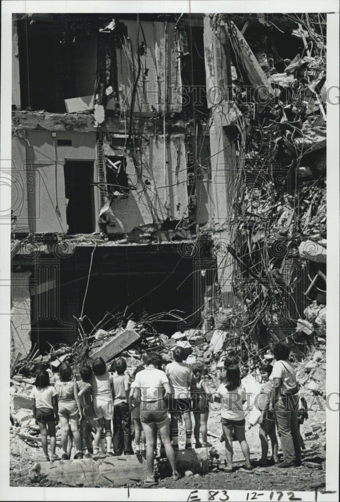 1979 Press Photo Crowd Watches Demo Of FL Power Bldg At 5th Street And 1st Ave - Historic Images