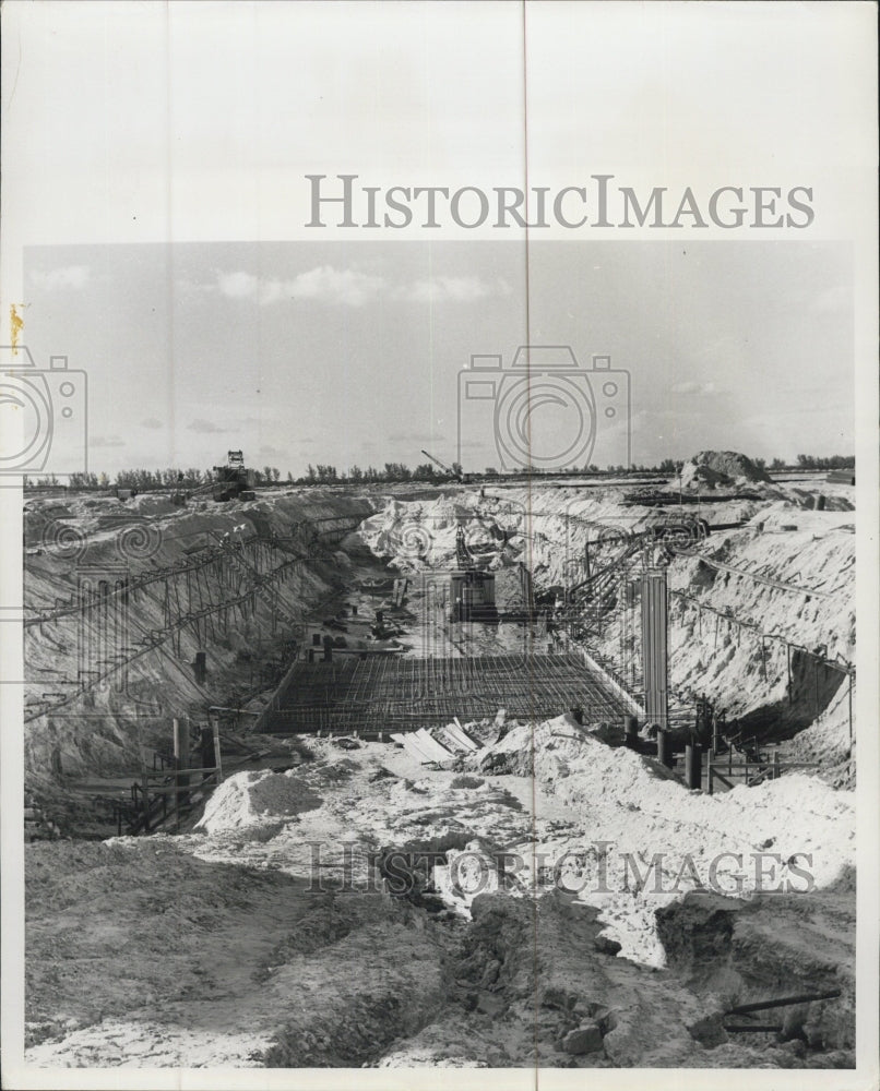 Press Photo excavation for circulating water intake wells - Historic Images