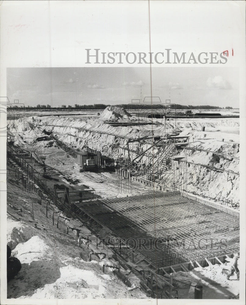 1967 Press Photo begining construction of circulating water intake wells - Historic Images