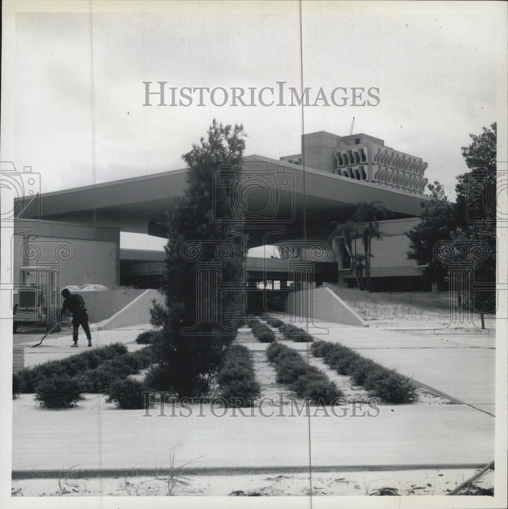 1971 FL Power Corporation Central Court Yard - Historic Images