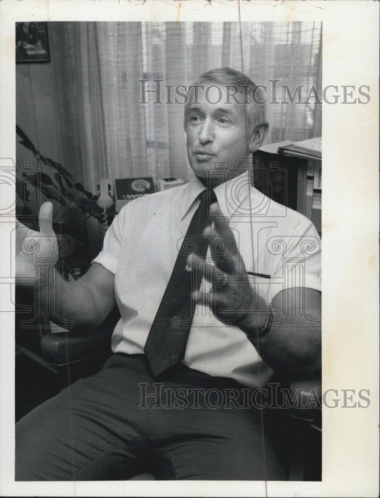 1974 Press Photo Law Enforcement Agent Robert Macey - Historic Images