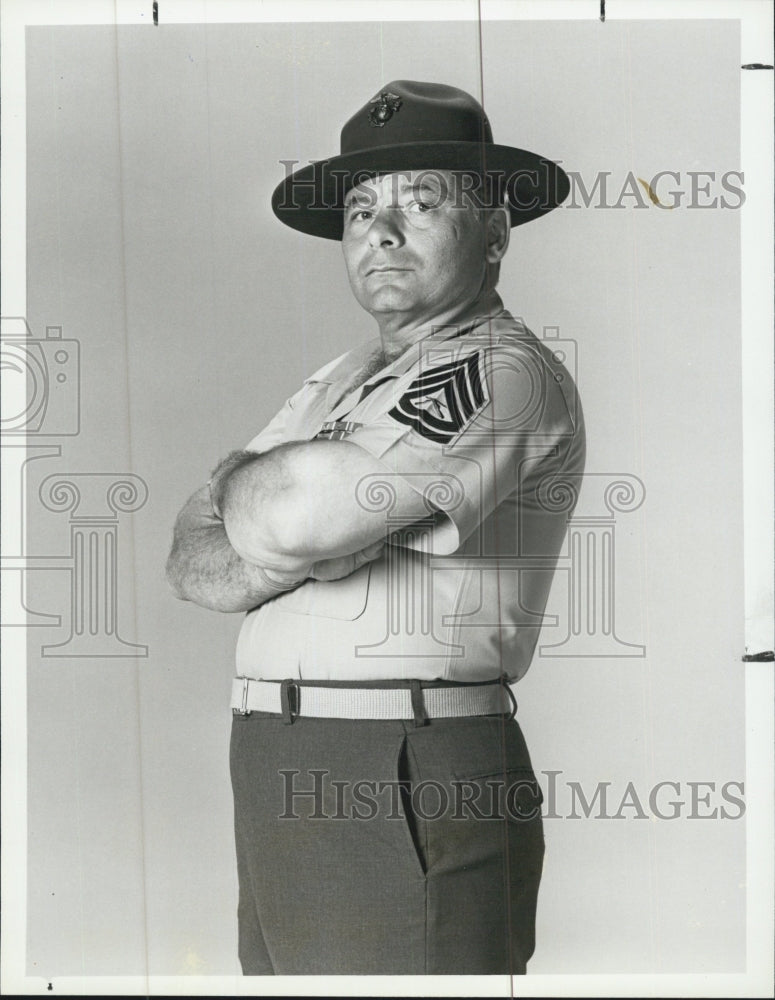 1987 Press Photo Burt Young stars in "Roomies" - Historic Images