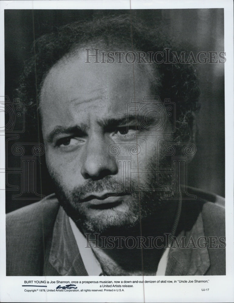 1979 Press Photo Burt Young stars i "Uncle Joe Shannon:" - Historic Images