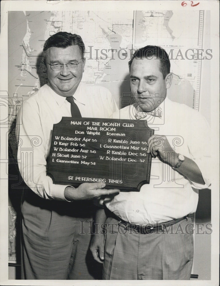 1968 Press Photo Joe Yauch and Don Wright Mailroom Foreman - Historic Images