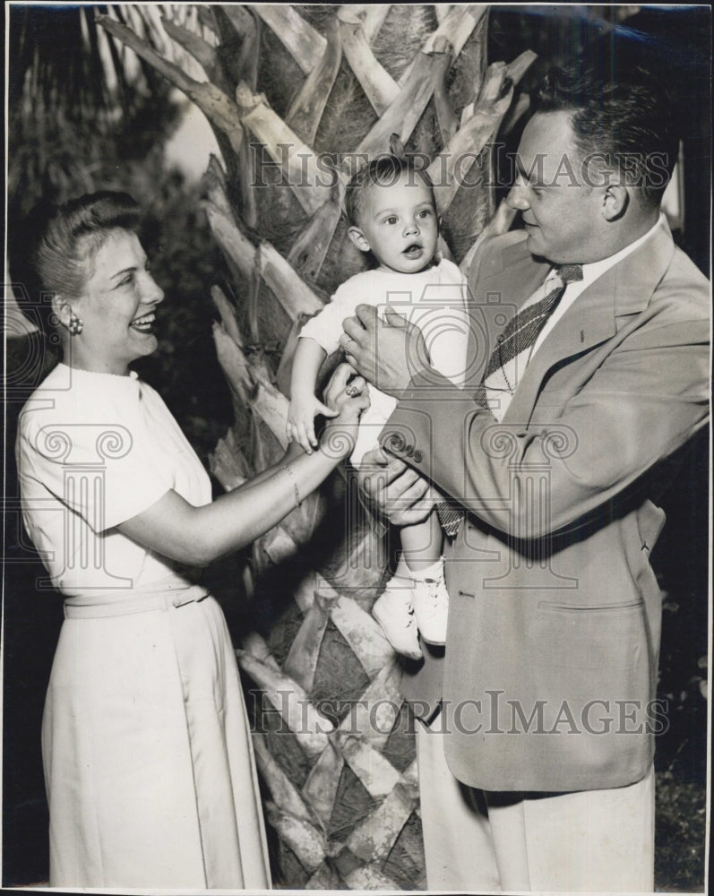 1946 Visitors to St. Petersburg and the gulf Beaches Mr &amp; Mrs - Historic Images