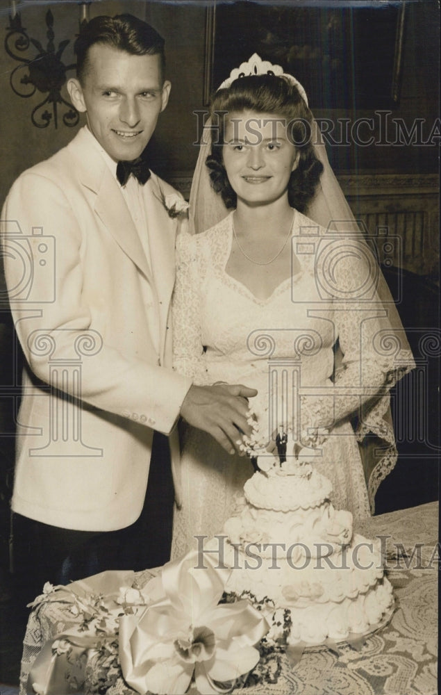 1951 Mary Miller weds Richard W Yelverton - Historic Images