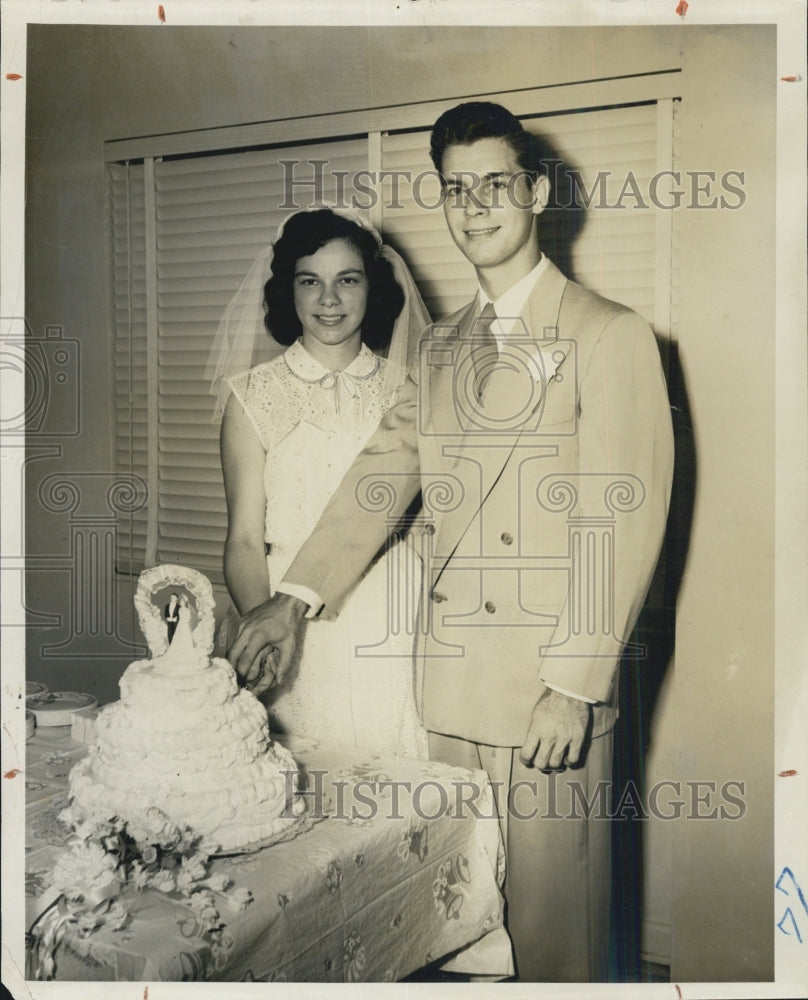 1954 Press Photo marriage Beverly Joan Hood Donald Eugene Young Free Methodist - Historic Images