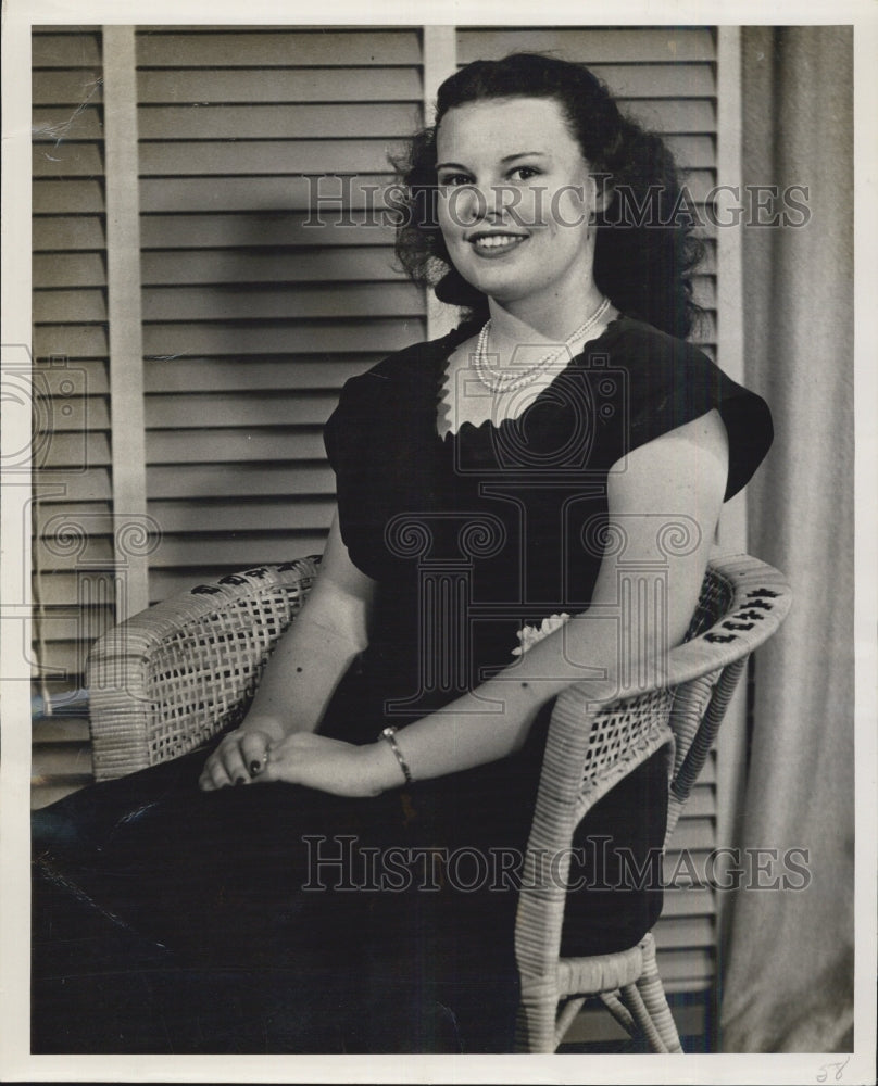 1949 Press Photo Miss Earlene Young Dallas vacation Mrs. Dr. Edward Pollard - Historic Images