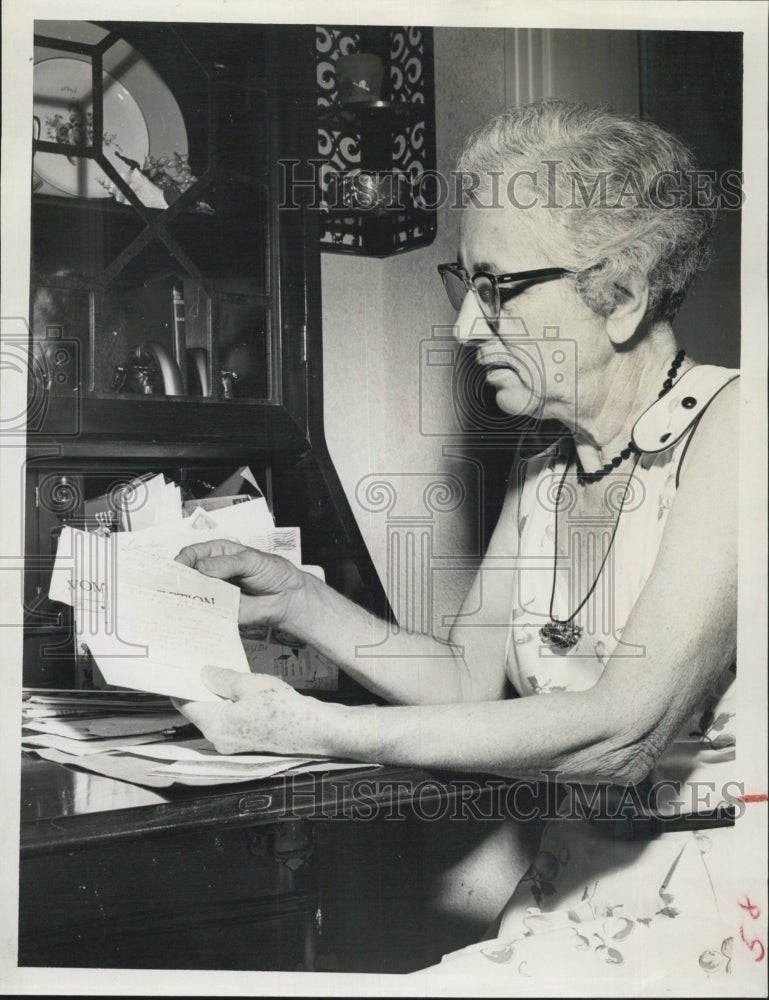 1957 Mrs Earl Young of Clearwater Fl. - Historic Images