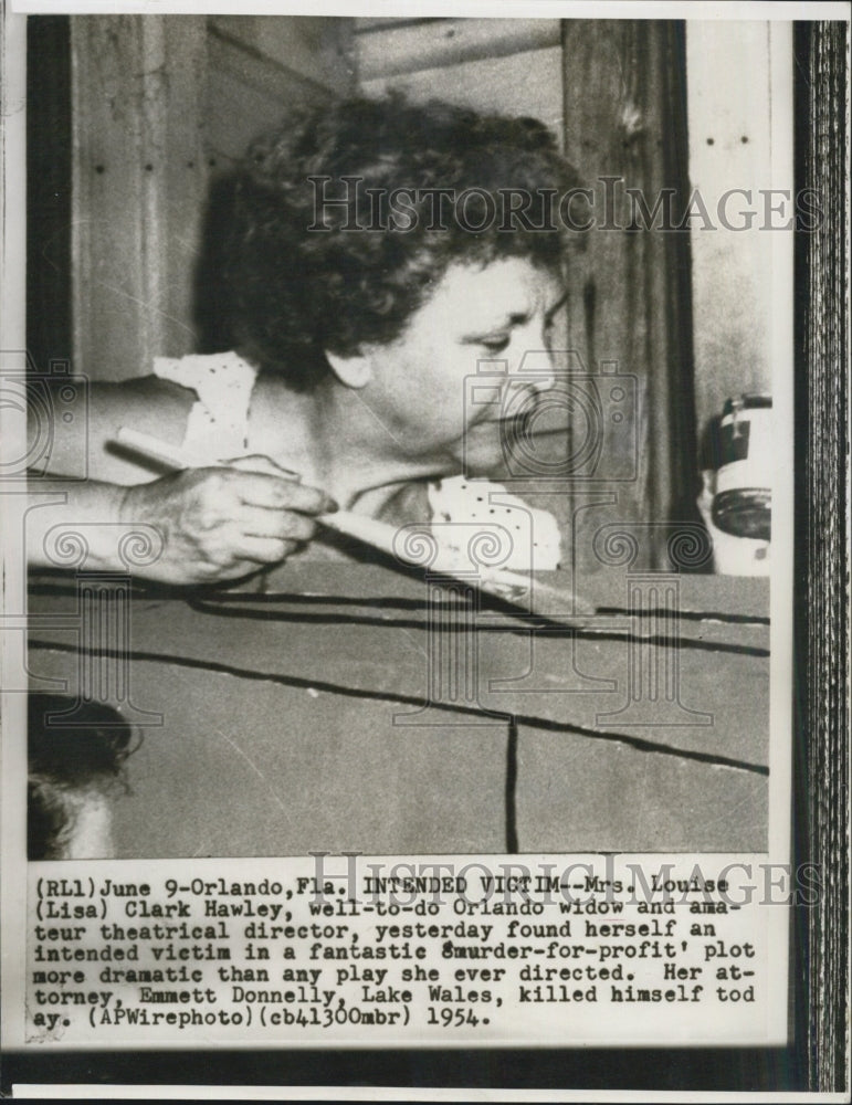 1954  Mrs.Louise  Clark Hawley found herself an intended victim in a fantastic murder-fo - Historic Images