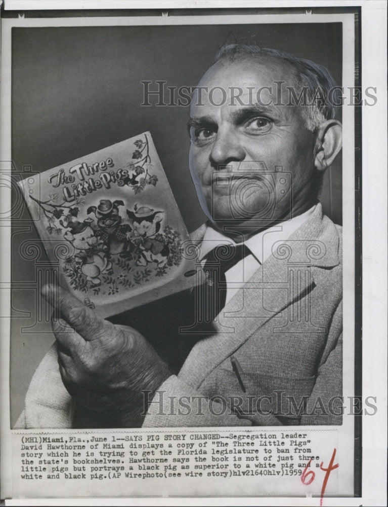 1959 David Hawthorne displays "The three Little Pigs" - Historic Images