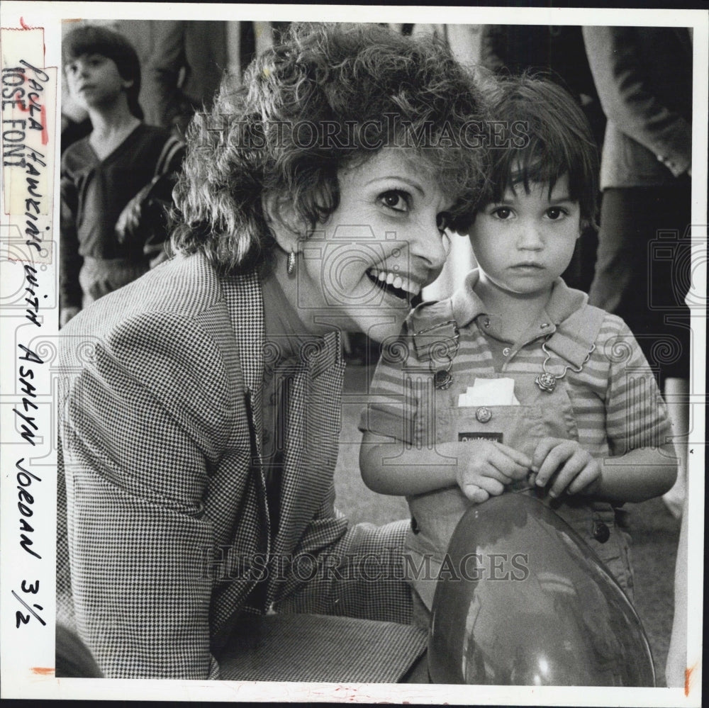 1984 Press Photo Sen. Paula Hawkins and Ashlyn Jordan at Camelot School in Largo - Historic Images