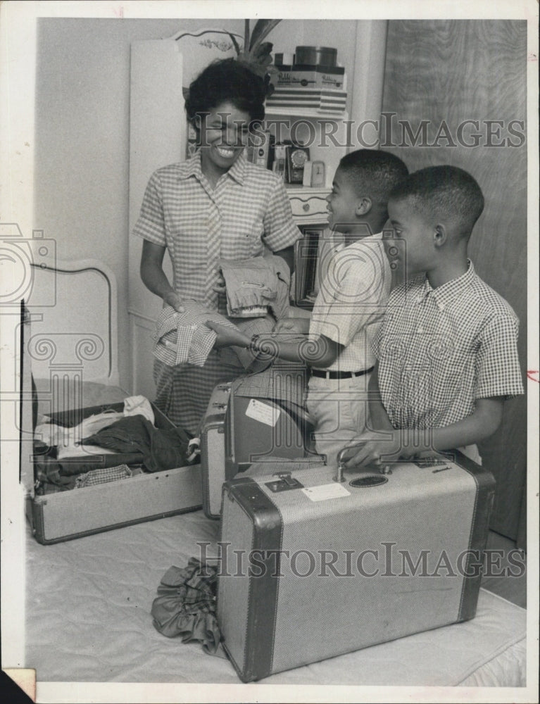 1967 Mrs. Alex Hawkins and Alexander, Clinton Hawkins. - Historic Images