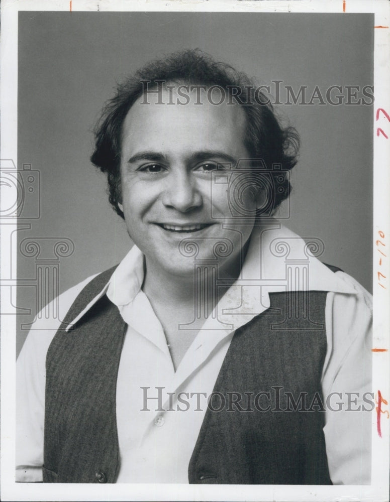 1981 Press Photo Danny DeVito on "Taxi" - Historic Images