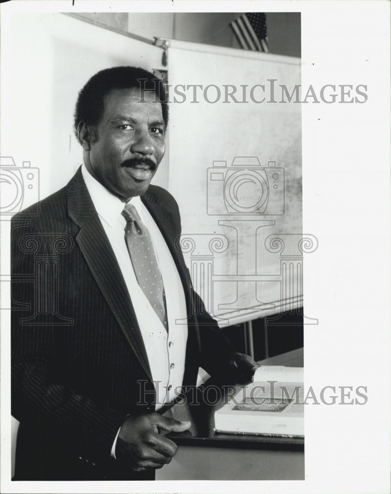 1988 Press Photo Florida Sentinel Editorial Page Consultant Rudolph Harris - Historic Images