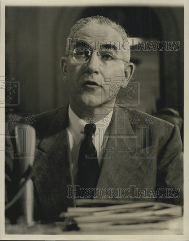 1953 Press Photo Reed Harris running an unfair investigation of the voice of America. - Historic Images