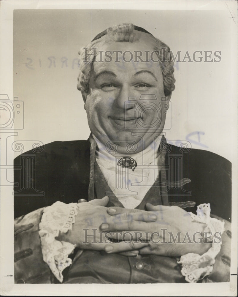 1963 Lloyd Harris in &quot;The Barber of Seville.&quot; - Historic Images