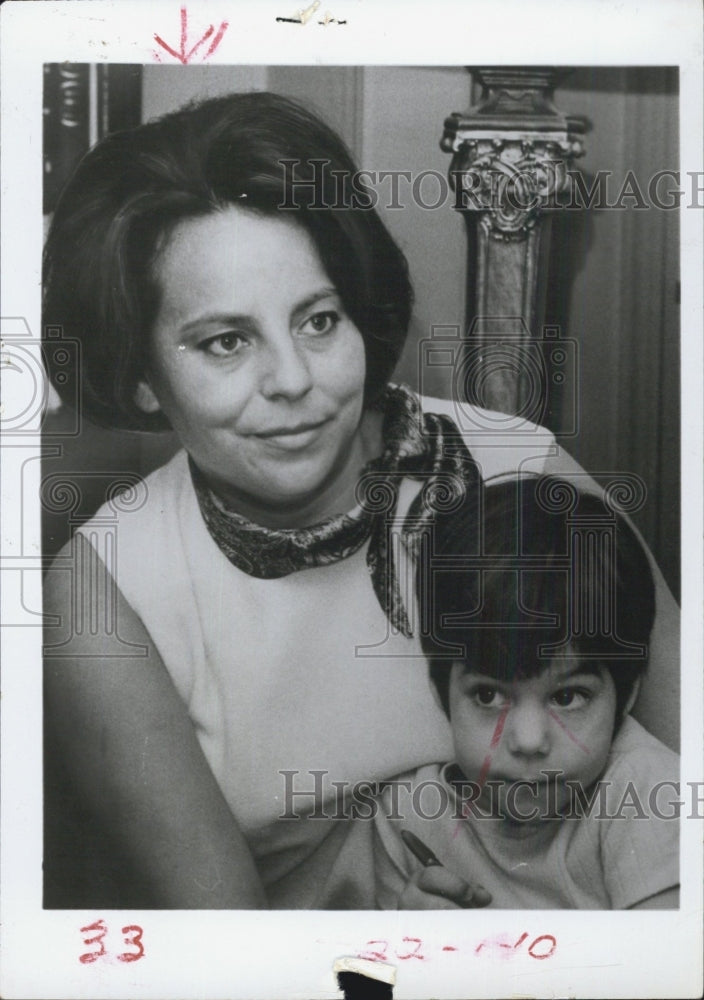 1967 Wife and Child of Oklahoma Senator Fred Harris - Historic Images