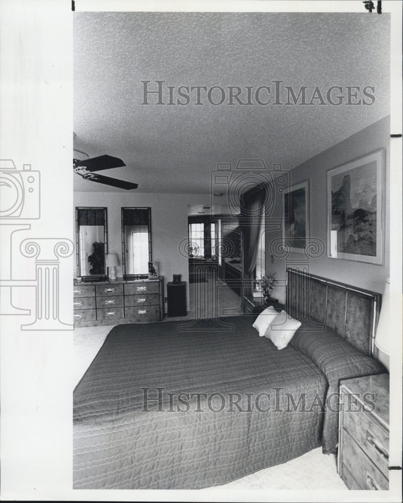 1982 Press Photo Kris Dianic Home Bedroom Decor - Historic Images