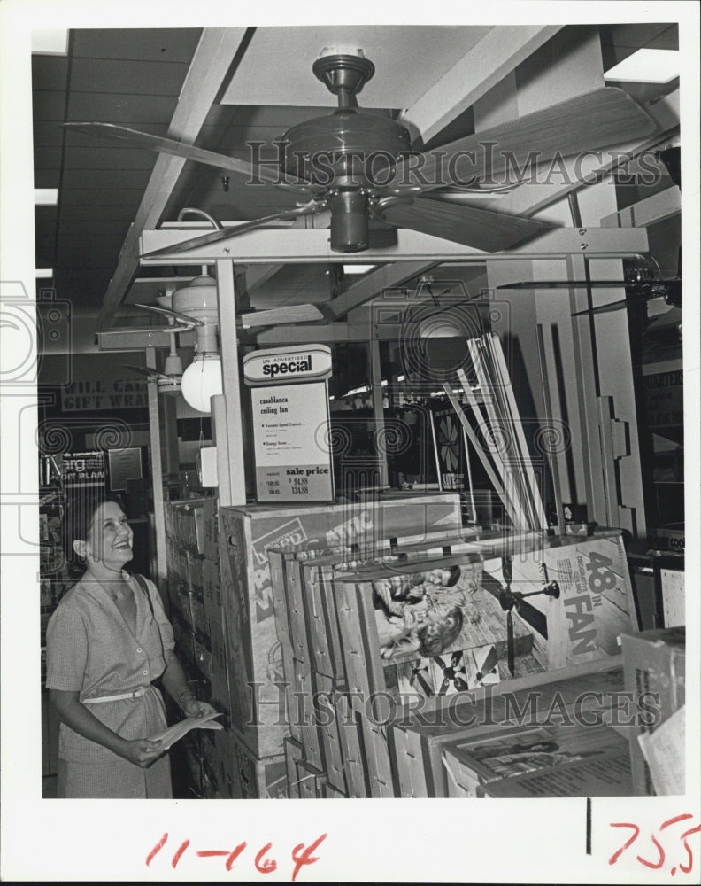 1980 Press Photo Sandra Diamond Won $1000 Shoppin Spree at Clearwater Mall - Historic Images