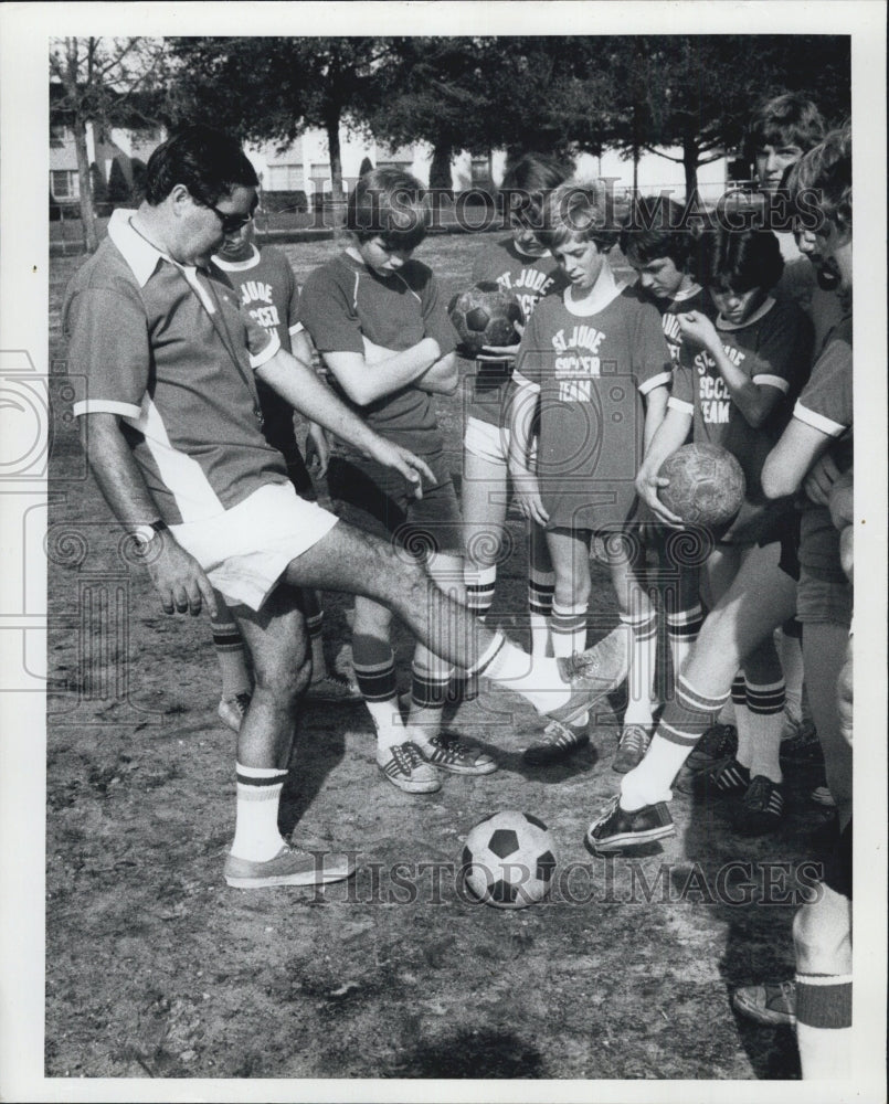 1976 Press Photo St. Jude Soccer Team in St. Petersburg - RSG62871 - Historic Images