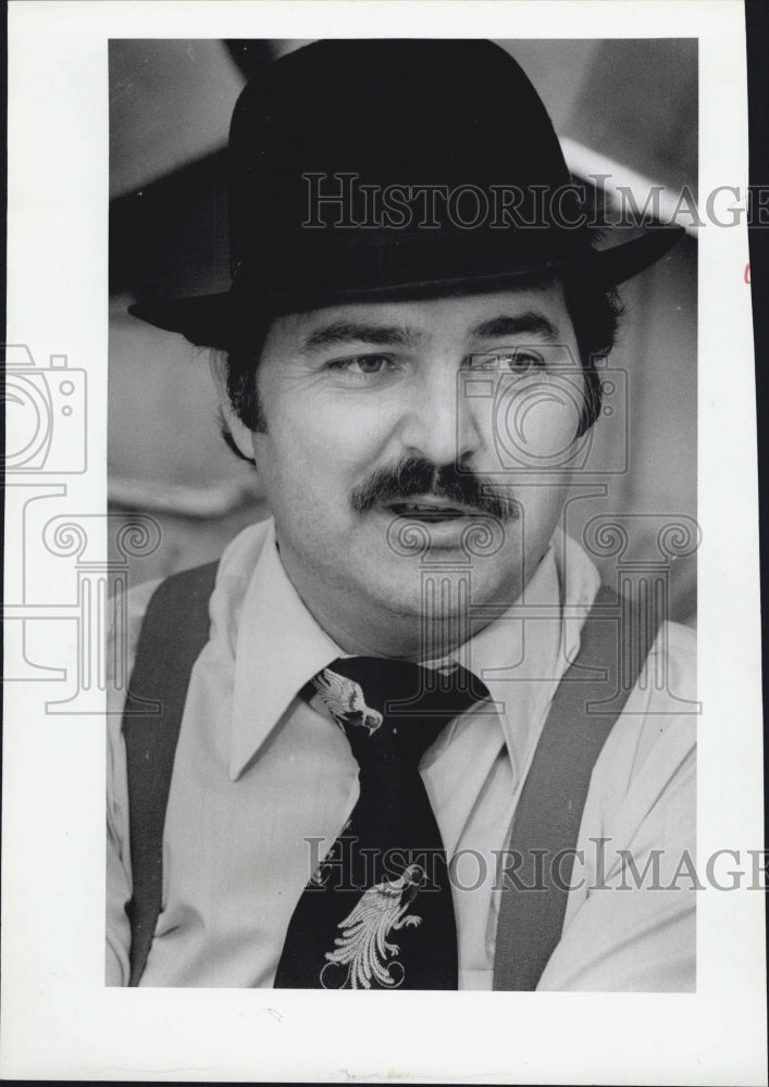 1984 Press Photo Actor Dennis Devine - Historic Images