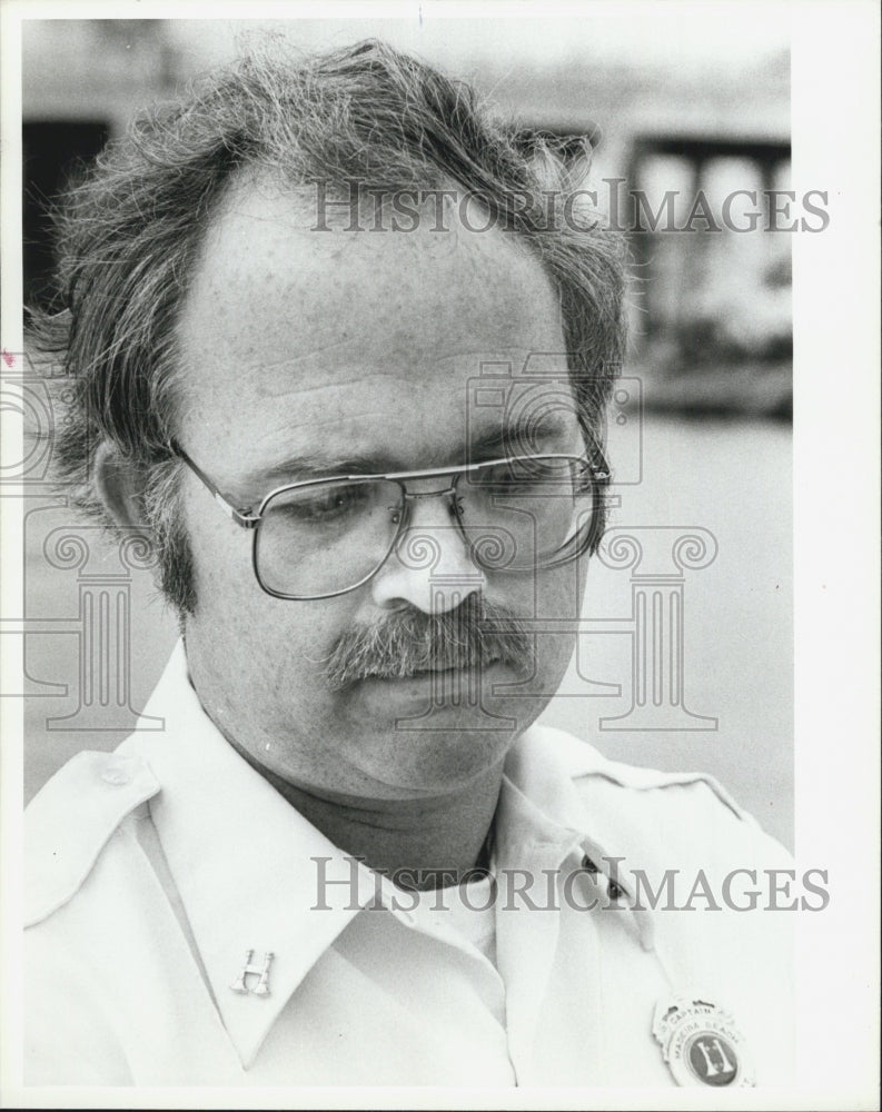 1985 Press Photo Capt. John Devlin Mad Beach Fire Department - Historic Images
