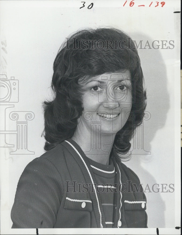 1977 Press Photo Darlene Devlin first female sergeant director Community - Historic Images