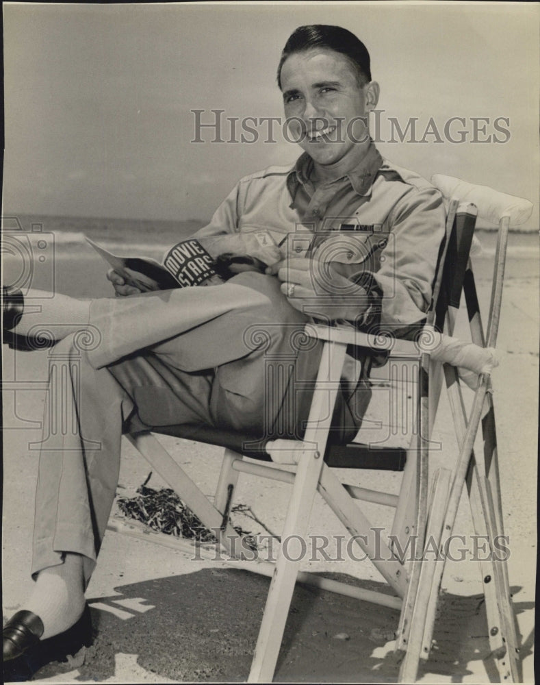 1945 Lieutenant Robert Dew Junior - Historic Images