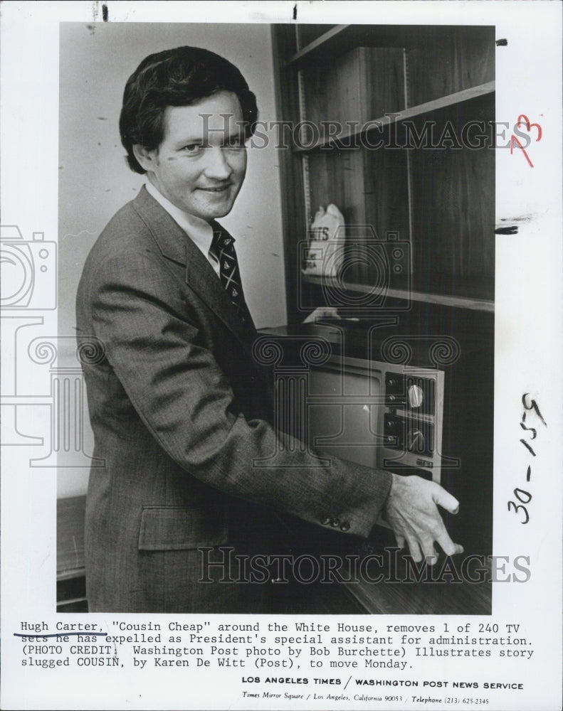 1979 Press Photo Pres. Assistant Hugh Carter, Gets Rid of TVs in White House - Historic Images