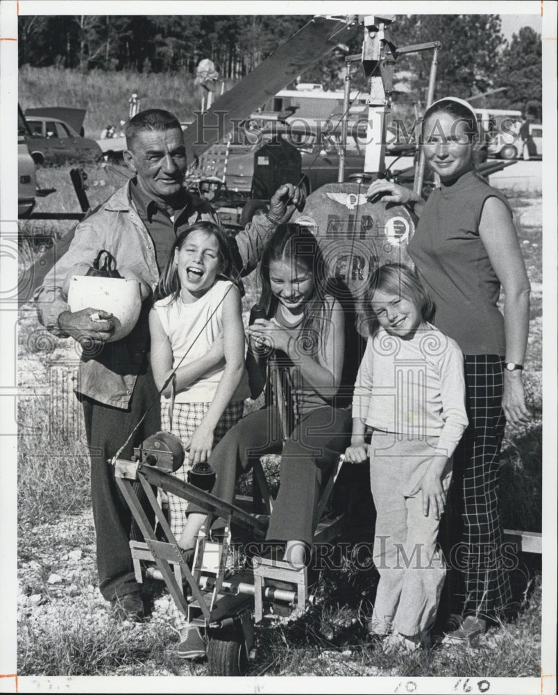 1973 Smokey wife and daughters makes gyrocopters and helpcopters - Historic Images