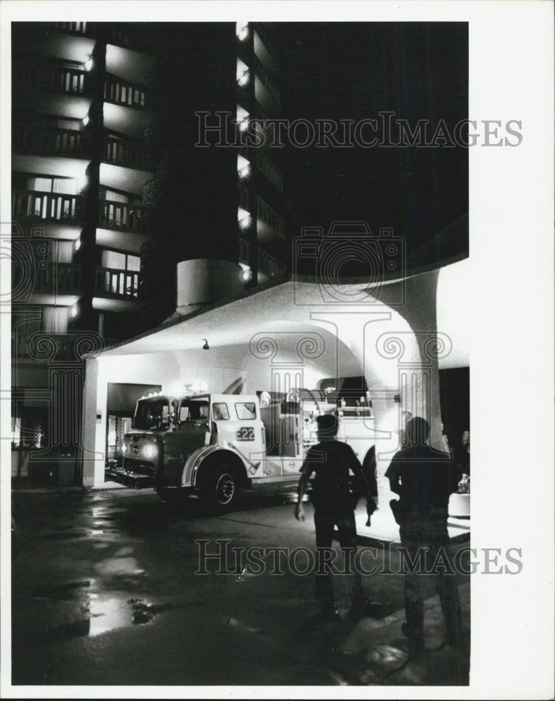 Press Photo Fire at Hilton Hotel Pate Beach - Historic Images