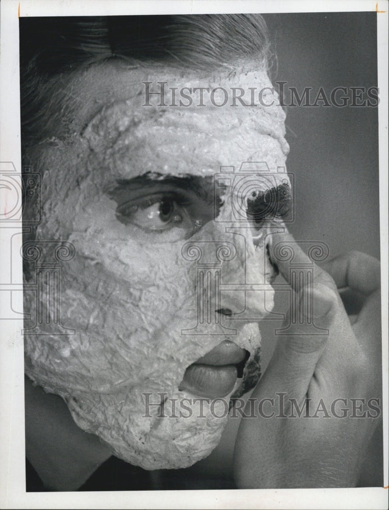 1971 Press Photo David Kelloggs- got a good work-out in make-up. - Historic Images